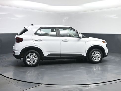 Used 2022 Hyundai Venue SE image 22