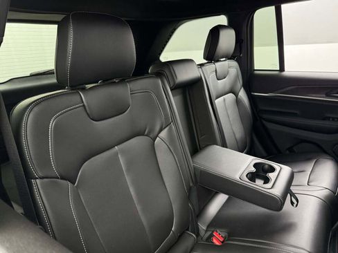 New 2025 Jeep Grand Cherokee Limited image 25