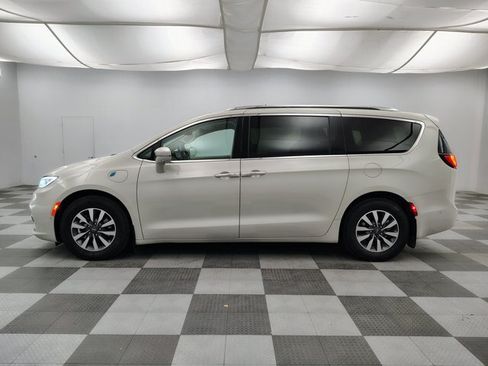 Used 2021 Chrysler Pacifica Touring-L w/ Uconnect Theater Family Group FWD image 5