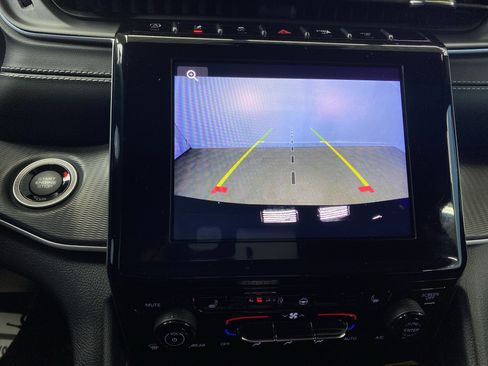 Used 2023 Jeep Grand Cherokee L Laredo image 16