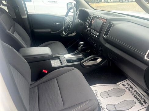 Used 2024 Nissan Frontier SV image 13