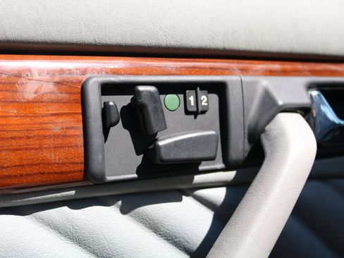 Used 1990 Mercedes-Benz 300 SE image 13