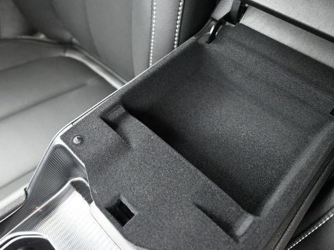 New 2025 Jeep Grand Cherokee L Limited w/ Black Appearance Package image 4