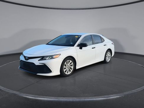 Used 2023 Toyota Camry LE FWD image 4