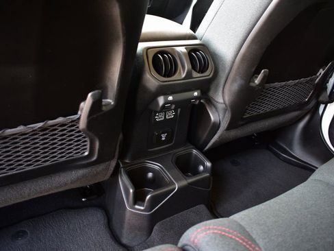 Used 2025 Jeep Wrangler Rubicon image 27