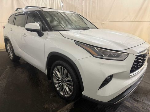 Used 2023 Toyota Highlander Platinum image 10