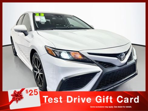Used 2023 Toyota Camry SE FWD image 1