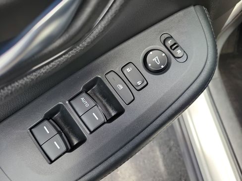 Used 2023 Honda HR-V LX image 18