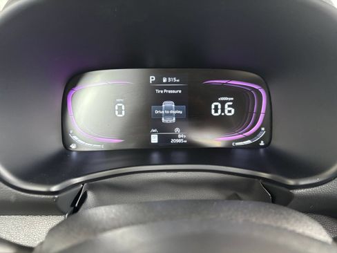 Used 2025 Kia Soul LX w/ LX Technology Package FWD image 39