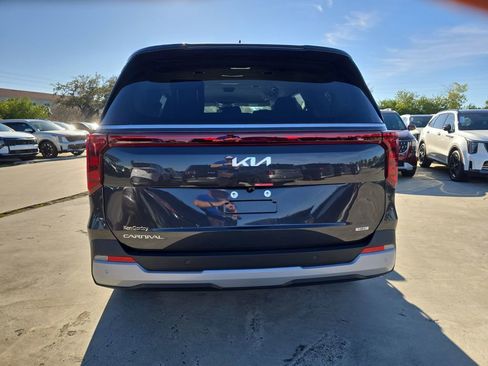 New 2026 Kia Carnival EX FWD image 7