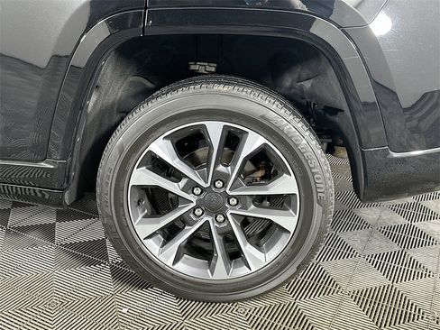 Used 2023 Jeep Grand Cherokee Overland w/ Luxury Tech Group IV image 34