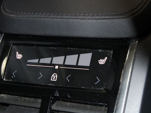 Used 2023 Volvo XC90 B5 Plus image 37