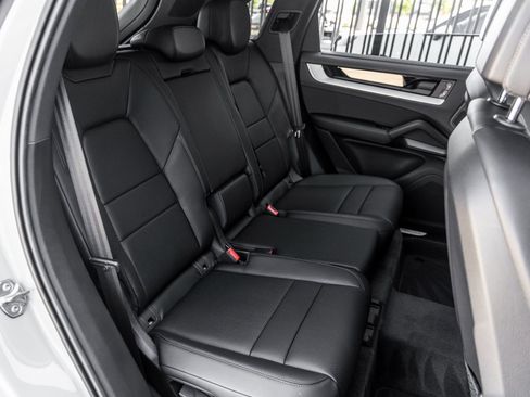 Certified 2025 Porsche Cayenne image 36