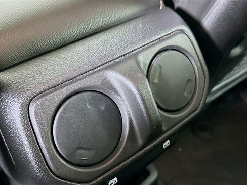 Used 2022 Jeep Wrangler Unlimited Rubicon AWD/4WD image 30