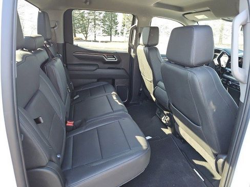 Used 2025 GMC Sierra 1500 SLT image 16