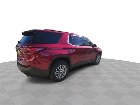 Used 2023 Chevrolet Traverse LT image 8