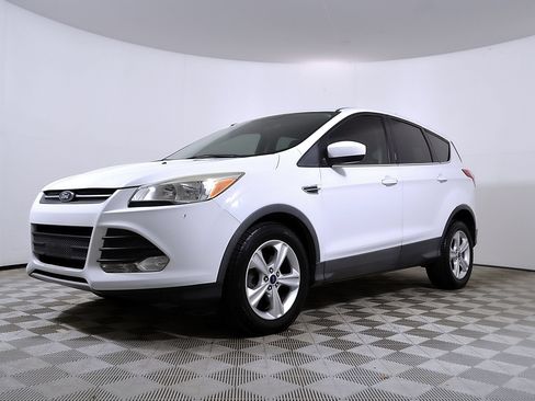 Used 2015 Ford Escape SE FWD image 2