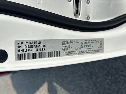 Used 2024 Jeep Wagoneer L Series II w/ Flexible Seating Group RWD image 32