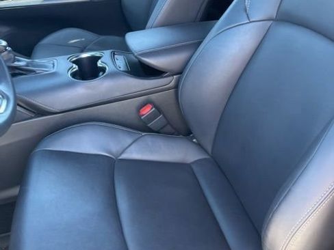 Used 2024 Toyota Venza XLE image 12