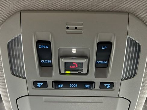 Certified 2022 Toyota Highlander XLE image 32