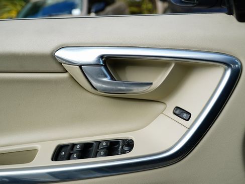 Used 2015 Volvo XC60 T5 Platinum image 21