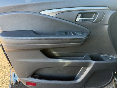 Used 2023 Honda Ridgeline Sport image 9