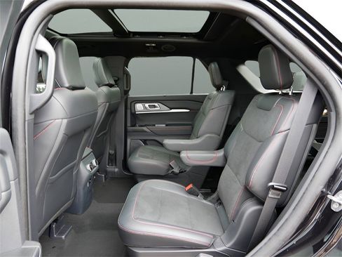 Used 2025 Ford Explorer ST image 12