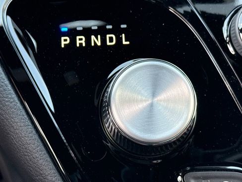 New 2026 Chrysler Pacifica Pinnacle FWD image 32