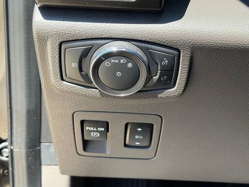 Used 2021 Ford Expedition Limited image 21