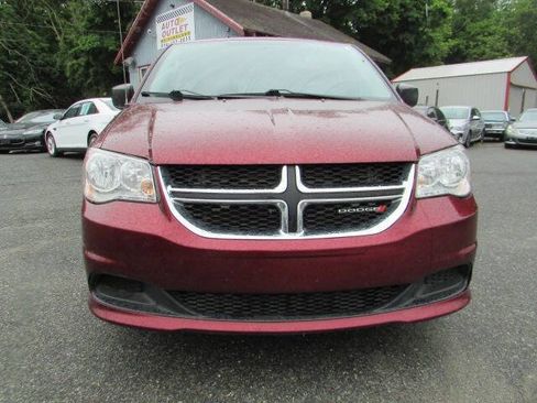 Used 2018 Dodge Grand Caravan SE w/ UConnect Hands-Free Group FWD image 2