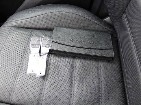 Used 2022 Mercedes-Benz GLS 450 4MATIC image 25