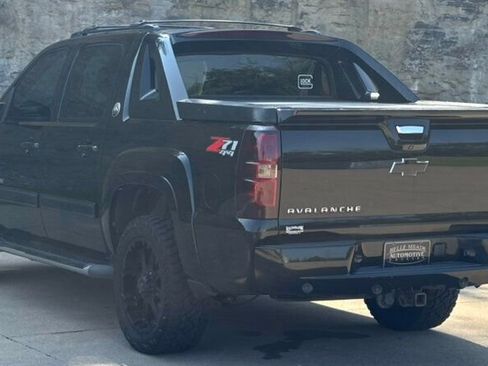 Used 2013 Chevrolet Avalanche LT image 3