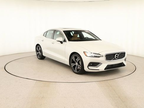 Used 2020 Volvo S60 T6 Inscription image 10