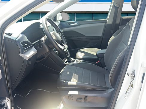 Used 2023 Volkswagen Taos SE w/ Panoramic Sunroof Package AWD/4WD image 21