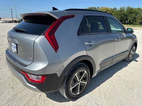 Used 2025 Kia Niro LX FWD image 5