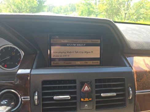 Used 2011 Mercedes-Benz GLK 350 2WD image 23