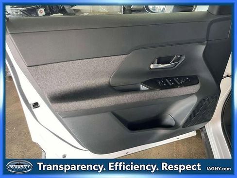 Used 2025 Nissan Kicks SV AWD/4WD image 16
