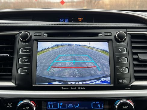 Used 2018 Toyota Highlander XLE image 26