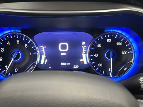 Used 2025 Chrysler Pacifica Limited FWD image 18