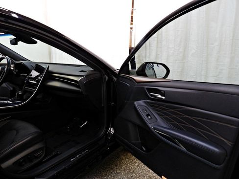 Used 2022 Toyota Avalon Limited w/ Advanced Safety Package FWD image 16