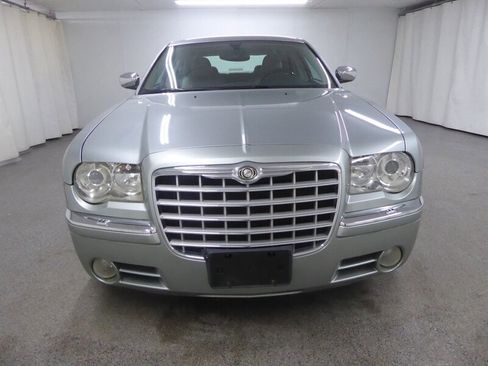 Used 2005 Chrysler 300 C w/ Protection Group II image 2
