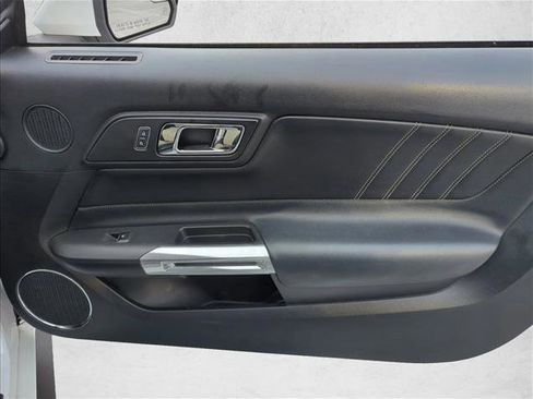 Used 2017 Ford Mustang Premium image 21