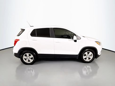 Used 2022 Chevrolet Trax LS w/ Tint and Cruise Package FWD image 8