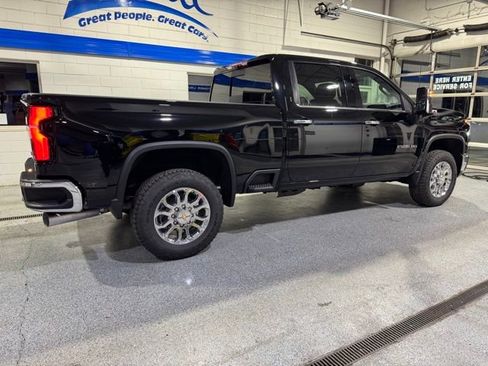 Used 2025 Chevrolet Silverado 2500 LTZ w/ LTZ Premium Package image 14