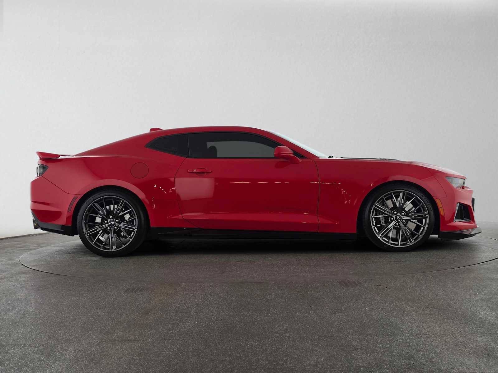 Used 2022 Chevrolet Camaro ZL1 RWD image 2