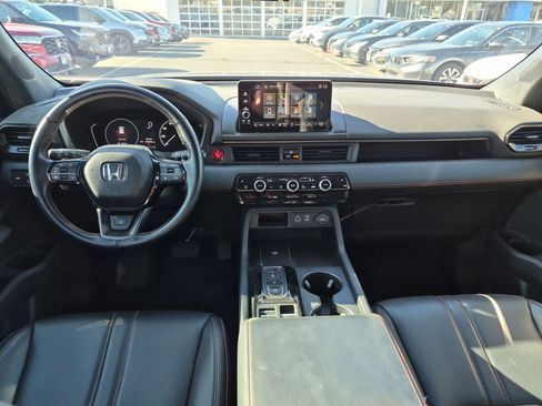 Used 2023 Honda Pilot TrailSport image 27