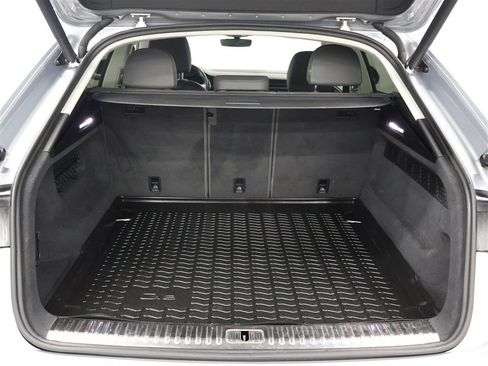 Used 2019 Audi Q8 Premium Plus w/ Premium Plus AWD/4WD image 7