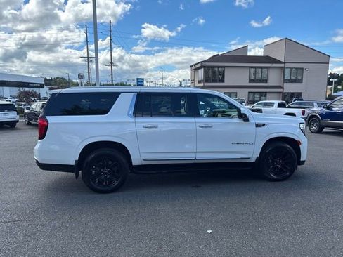 Used 2022 GMC Yukon XL Denali AWD/4WD image 6