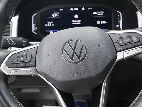 Used 2022 Volkswagen Atlas Cross Sport SE image 9