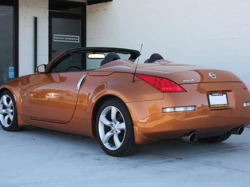 Used 2006 Nissan 350Z Touring RWD image 17